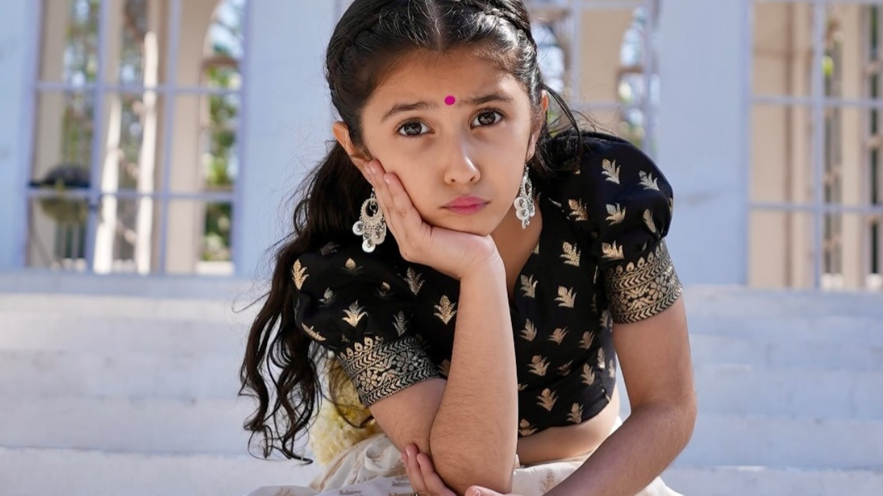 Barkat Arora with award trophy – Best Child Influencer 2024