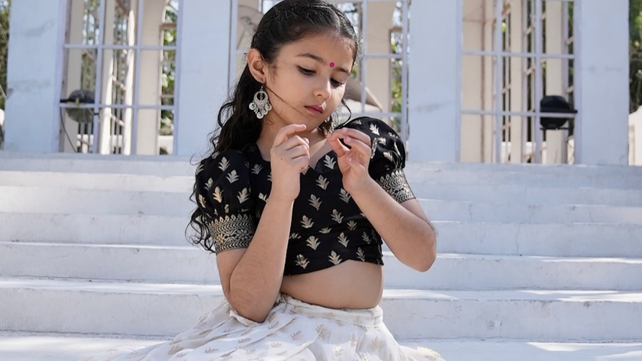 Barkat Arora practicing dance at home with parents’ guidance
