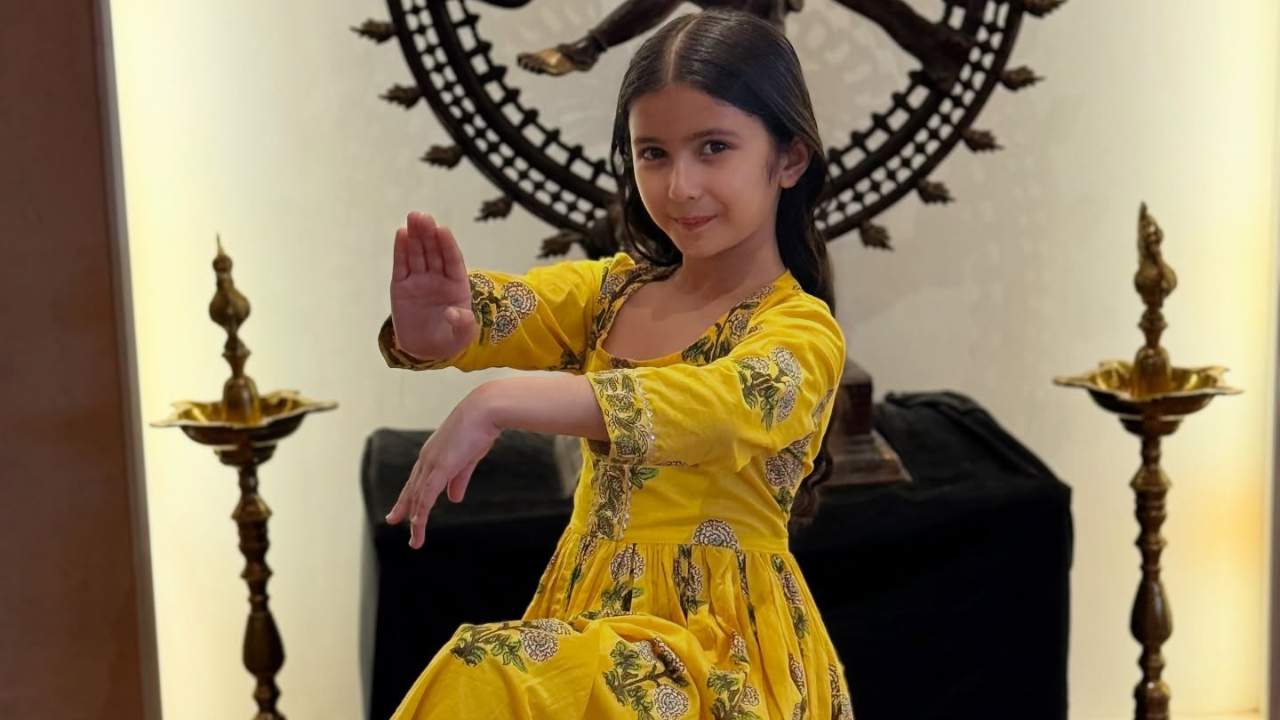 Barkat Arora performing on Dance Deewane 8 TV stage
