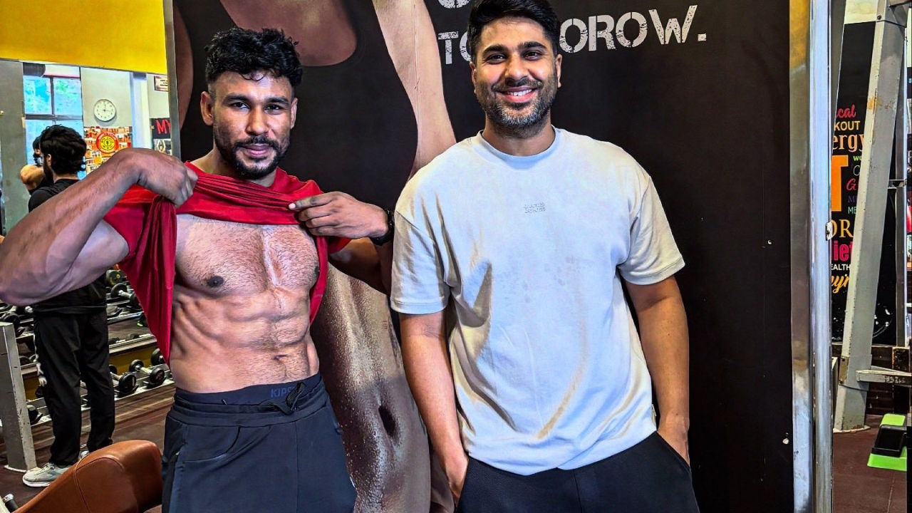 Ruhul Amin – Gold’s Gym Mumbai Trainer demonstrating bodybuilding and fitness techniques